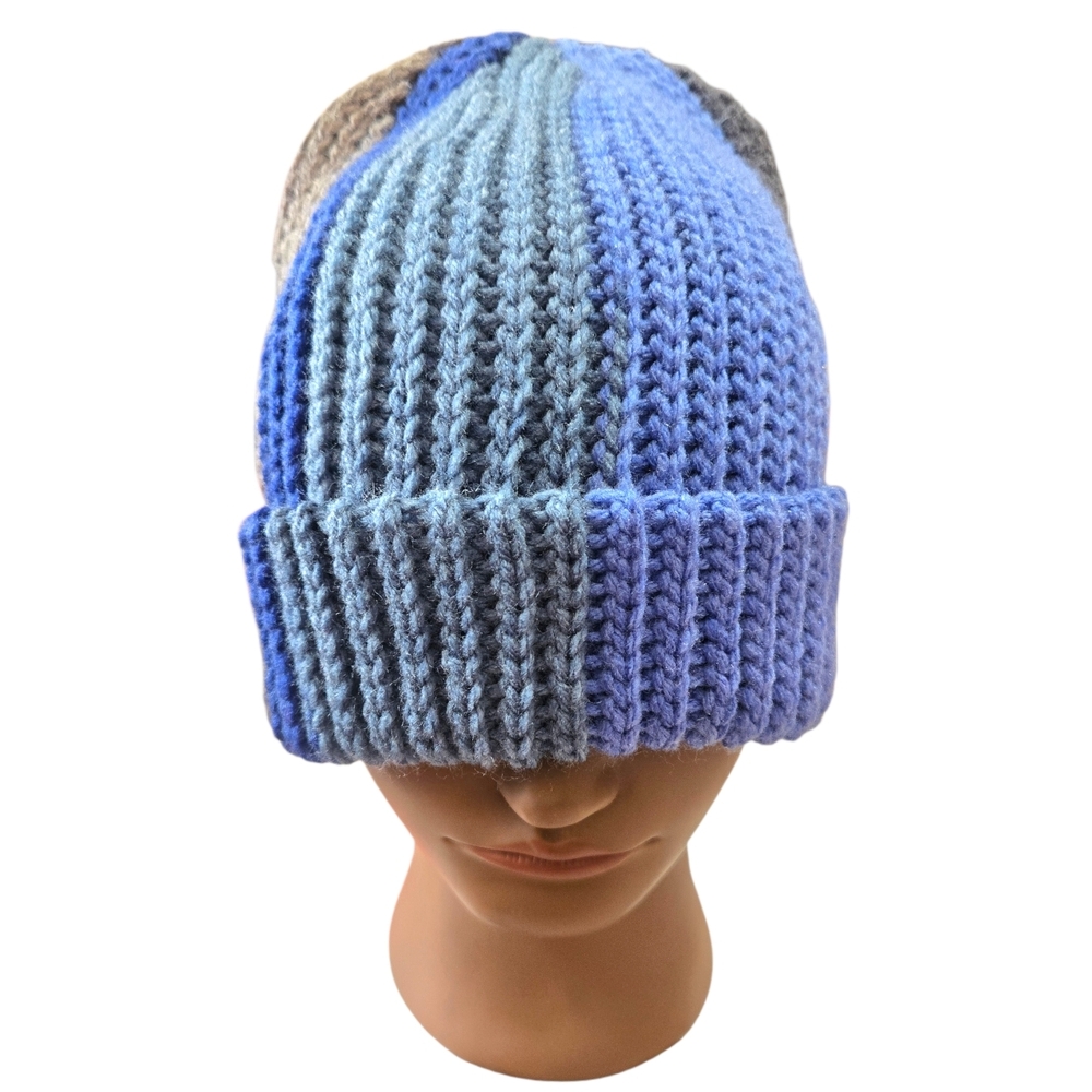 Blue Earth, Knit-look 90s beanie, Handmade By Me, Hand Embroidery, Premium